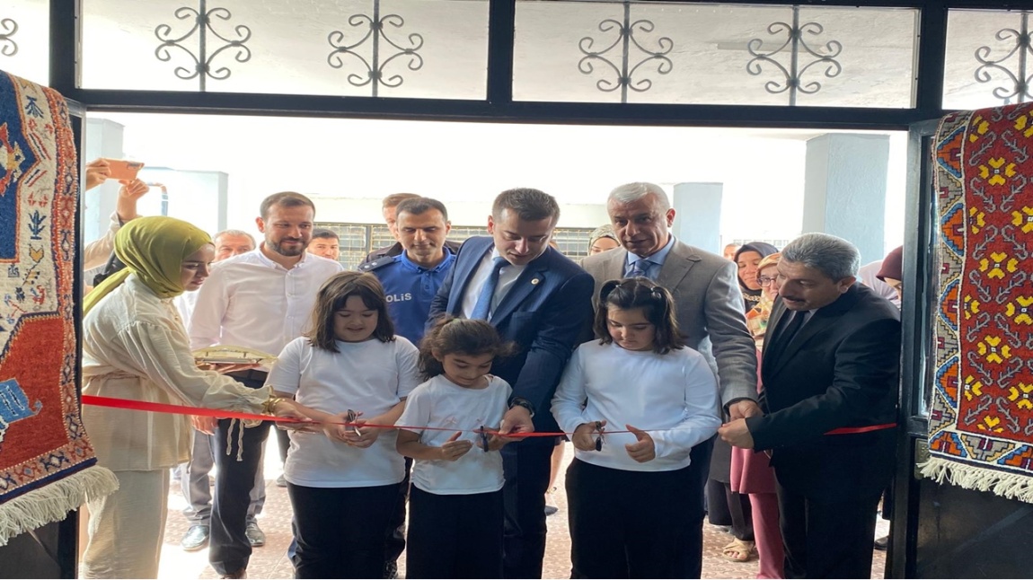 YAZIHAN HEM 2025 YIL SONU SERGİMİZ İLÇE PROTOKOLÜNÜN KATILIMIYLA AÇILDI 